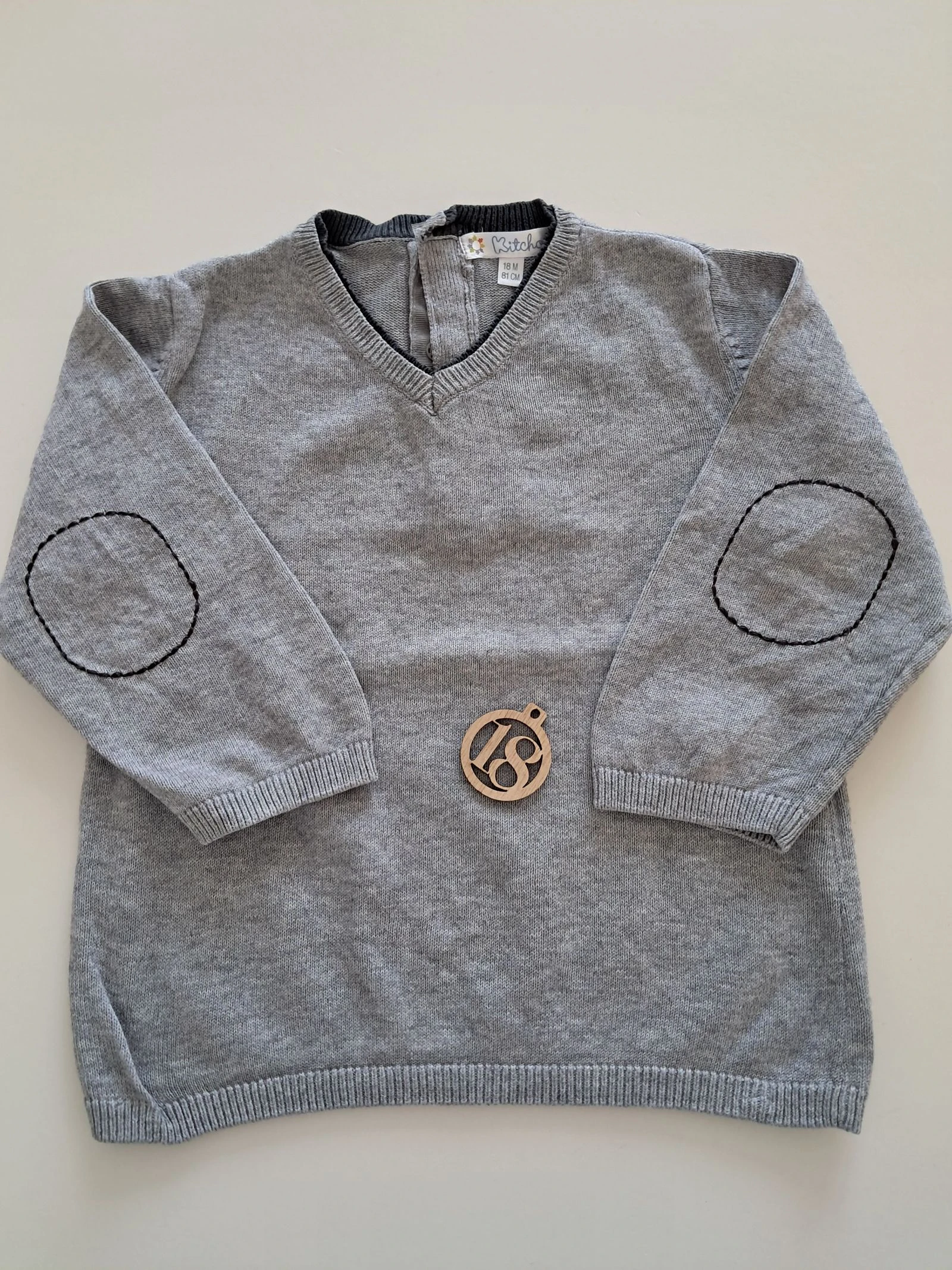 Pull fin col V taille 18mois 81cm
